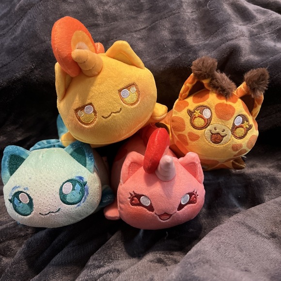 Aphmau Other - Aphmau MeeMeows Surprise Cat Plush Toy Lot Of 4 Plush EUC